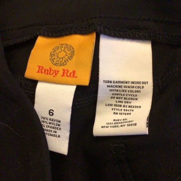 Ruby Rd. Women’s Black Stretch Slimming Pull-On Capri Pants Size 6 - Picture 11 of 12